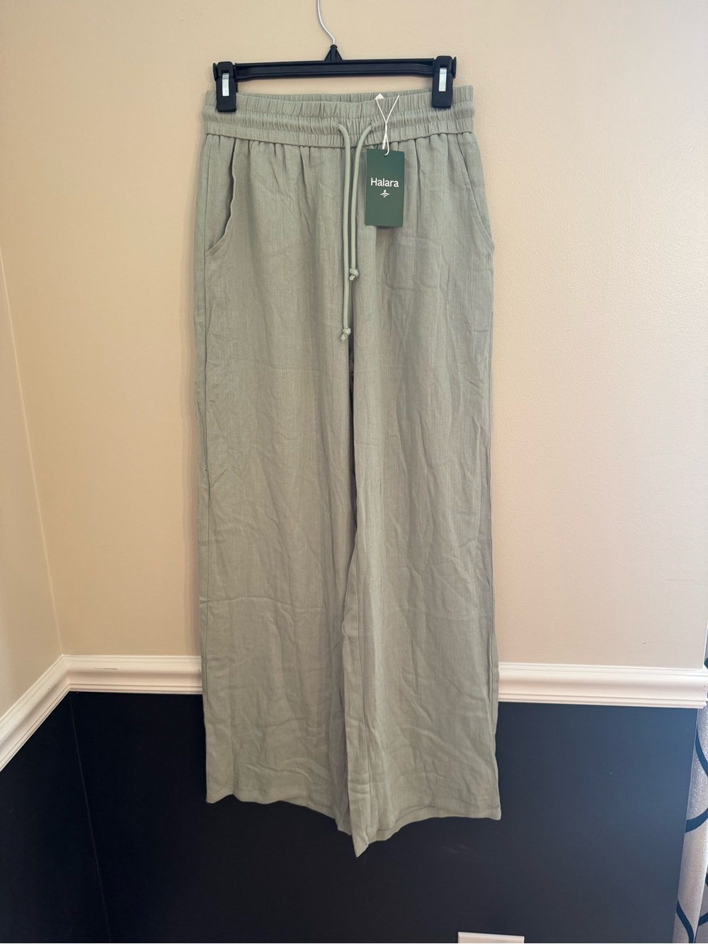 HALARA Women’s Wide-Leg Drawstring Lightweight flowy pants in Sage